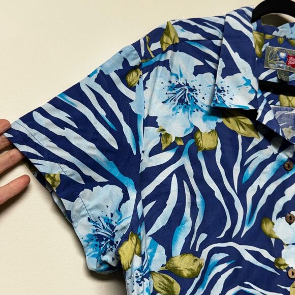 HILO HATTIE 100% Silk Hawaiian Hibiscus Animal Print Button Up Shirt, Sz L - Picture 2 of 6